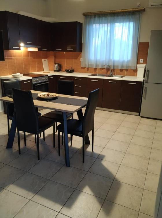 N&Μ Apartment Methana Ngoại thất bức ảnh